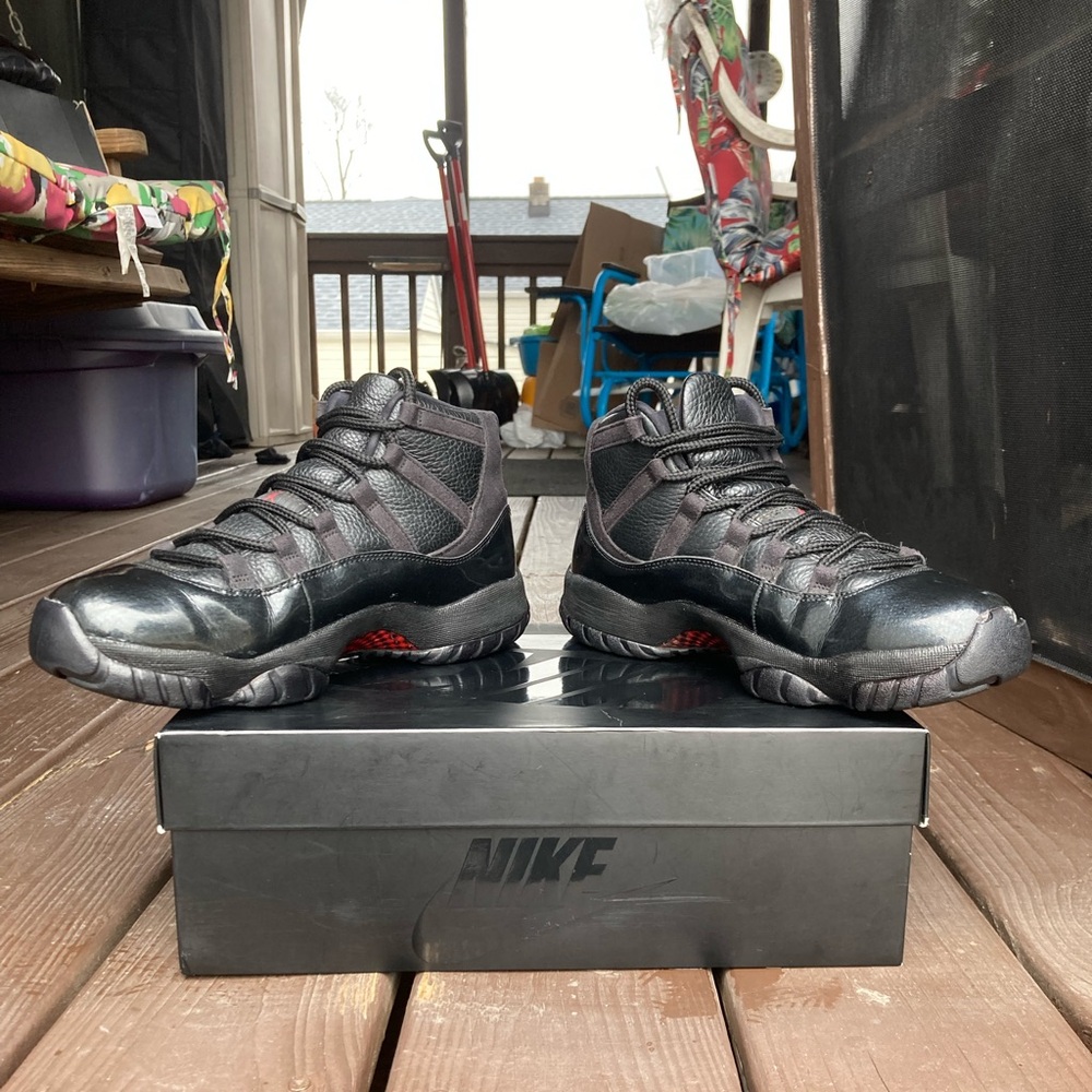 Nike Air Jordan 11 Cap and Gown Blood Money size 9 mens - Picture 5 of 8